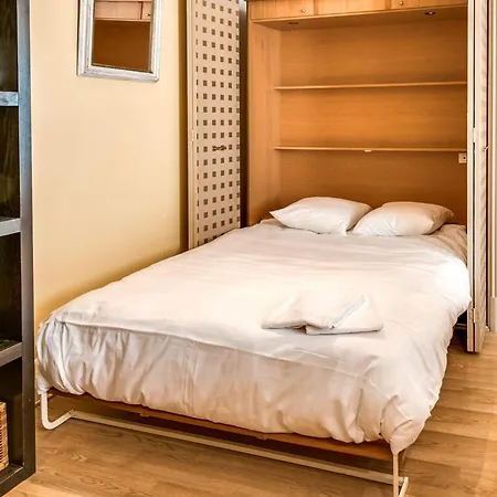 Clery - Welkeys Apartman